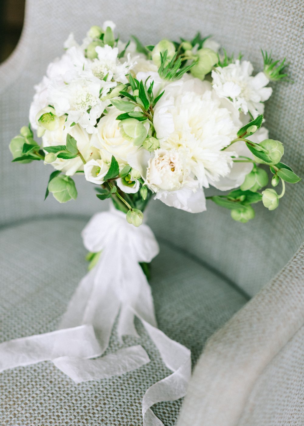 Эустома белая свадебный букет невесты