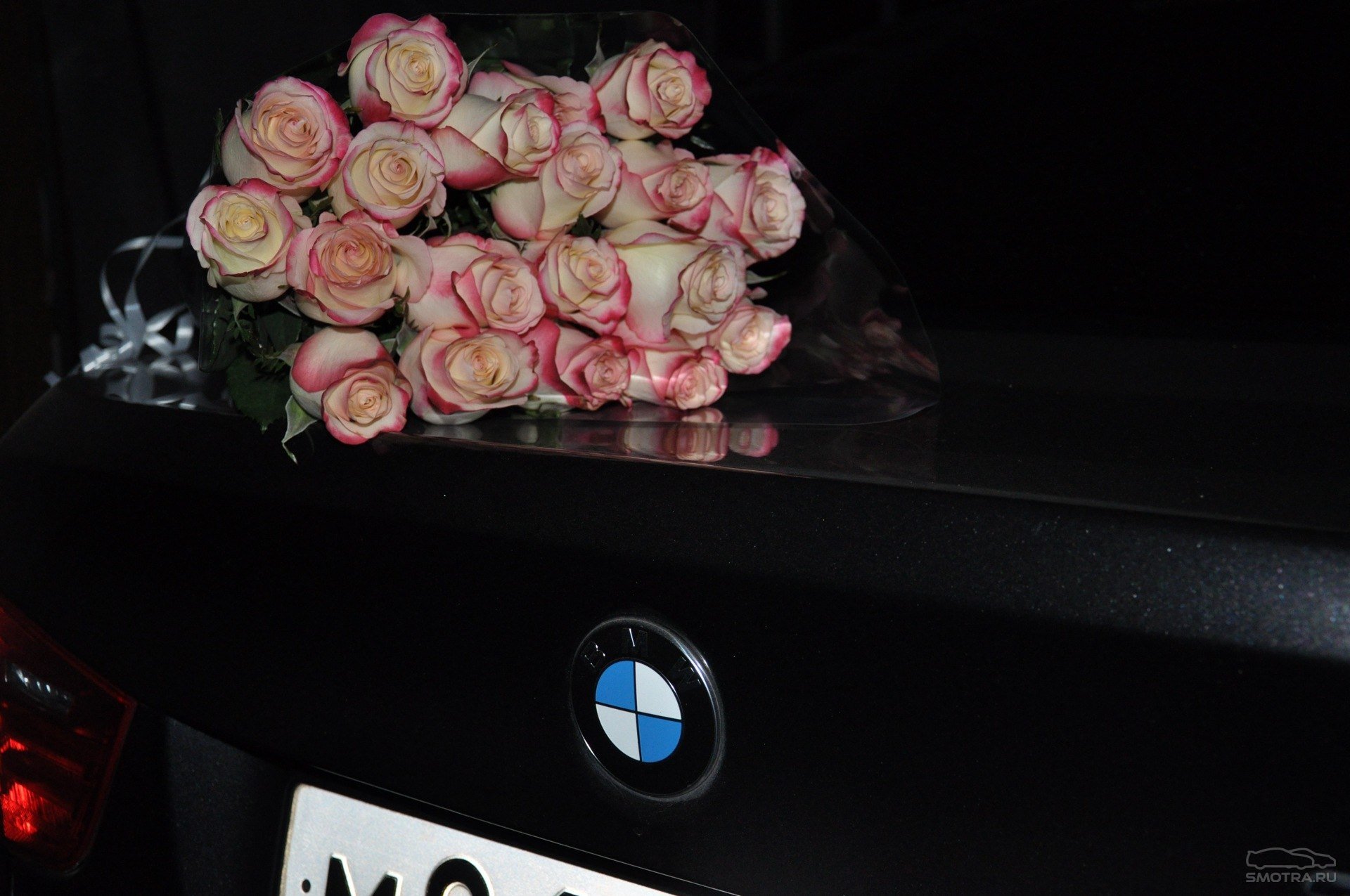 Розы в машине - 64 фото